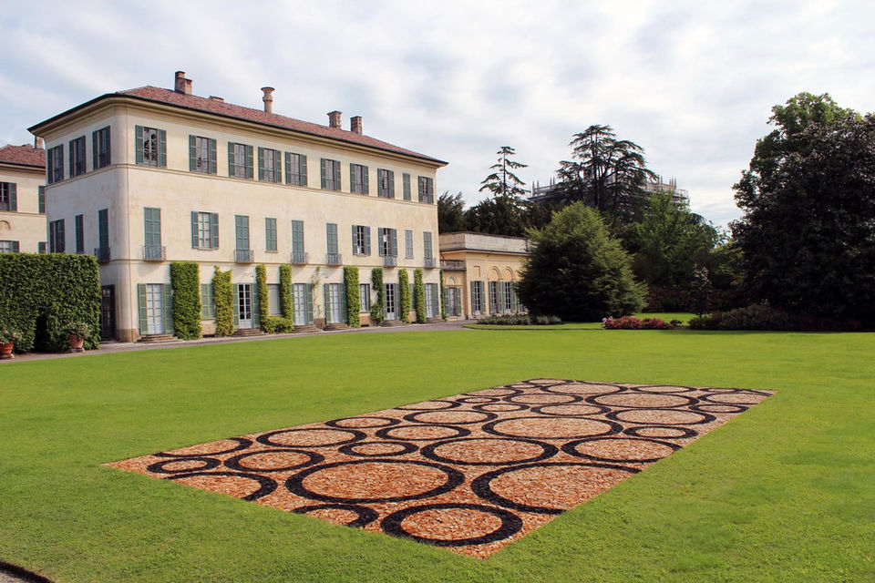 Large feature artist wall commissioned by artelier by the artist stuart ian frost