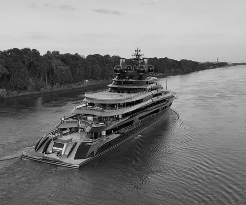 black and white outdoor image of the yacht bespoke commissioned by Artelier called M/Y LUMINANCE by Lürseen, 138m