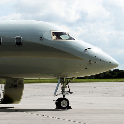 outside of bombardier global 5000 jet
