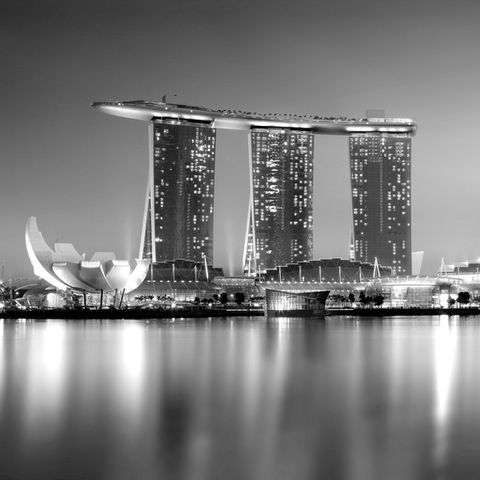 black and white image of marina bay sands in singapore at night