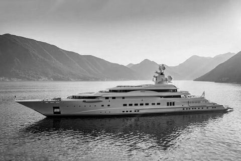 black and white outdoor image of M/Y PELORUS by Lürssen, 115m