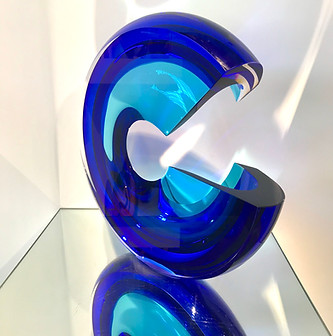 example of glass sculpture artwork in semi circular shape curated for a private yacht by artelierjpeg